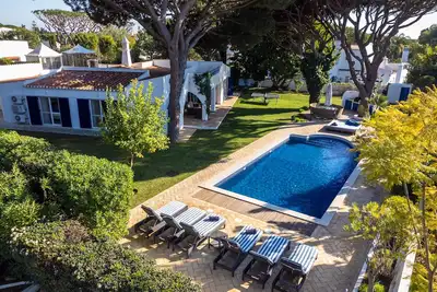 4 Bedrooms all en-suite, magnificent garden and pool area