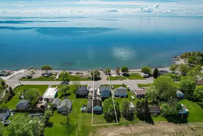 Image de Lake Front Retreat with boat access and private beach