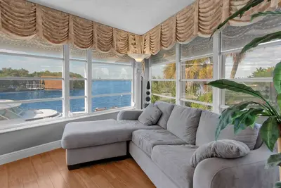 Image de Island Bay Home - Wonderful 3 bedroom, 2 bath waterfront duplex. Panoramic views of the intracoasta