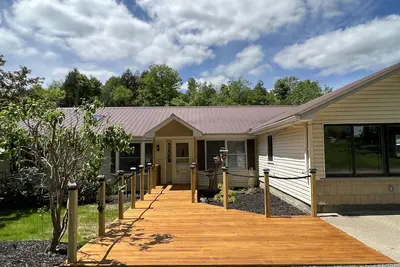 Image de Riverhouse New renovation, riverfront, game rm, fishing, swimming, paddle sports