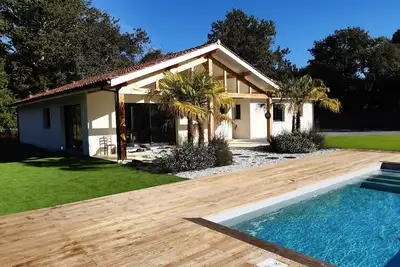 Image de Holiday house with swimming pool near the ocean