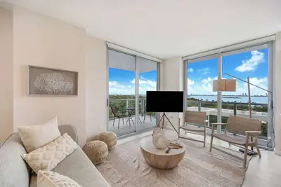 Image de Spectacular Views 2 Bdrm Condo, Miami Design Distr