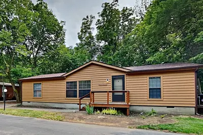 Image de Off the beaten path. Comfy & Clean 3 Br Home - Island Club - Sleeps 12 - Ic56