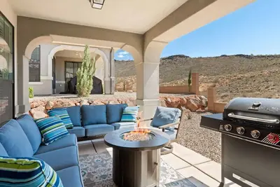 Image de The Gather Place, Loaded With Games, Desert Views
