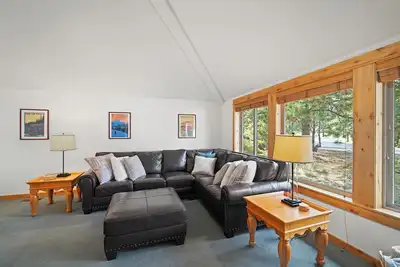 Sunriver Hideaway with Wood Fireplace, Bbq & Patio