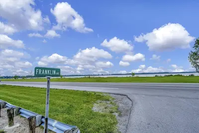 Image de Great location next to Indian Lake and Fireworks