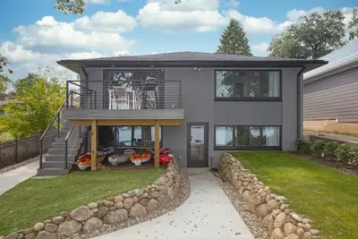 Image de South Shore Sunrise: 100% Renovated Lake Home, Pontoon Included, near Notre Dame