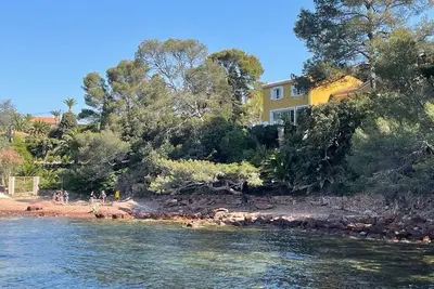 Image de Authentique villa \"Pieds dans l'eau\" (1ère ligne) avec accès privatif plage