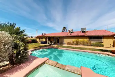 Image de Cheerful 3Bd, 2Br Villa w/Pool. 15 mins to Strip