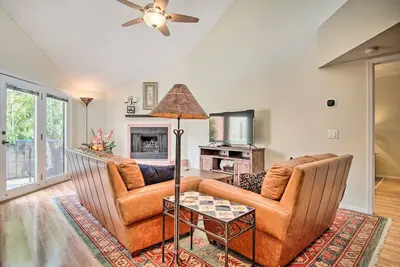 Image de Charming Lower Foothills Condo + Pool/spa & Gym