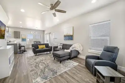 Image de Brand New Construction 2 level townhome Central Tf 899