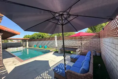 Image de Family friendly Modern Pool home, Complete with Grill and Jacuzzi! !