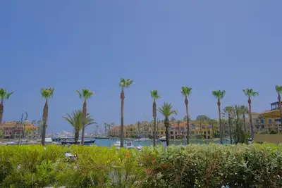 Image de Stylish Sotogrande Marina 2bed 2 bath, 40m2 Terrace and Pool