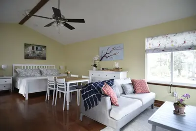 Image de Bright and Cheery Cottage with Endless Water Views