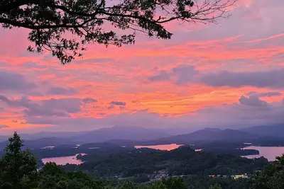 Image de Amazing views of Lake Chatuge in Hiawassee at Little Bear Lodge Main level