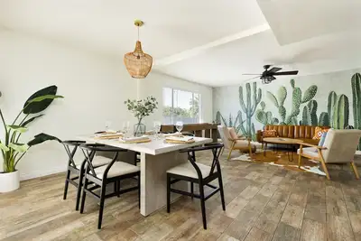 Image de Heated Pool and centrally located to every in Phoenix! 3br/2ba resort style home