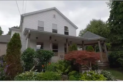 Image de Spacious 2 Story House with Beautiful Garden