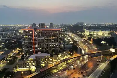 Image de Beautiful Condo In The Middle Of Uptown Dallas With City View
