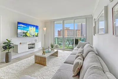 Image de Ocean Reserve Luxurious Condo 2min Away From Beach