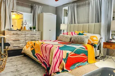 Image de Stylish & Cozy 1\/1 with office space!