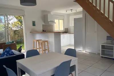 Image de Petit duplex bord plage avec jardin et parking privé.