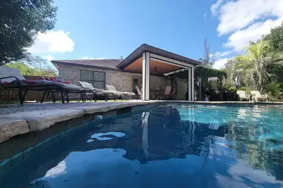 Image de Lovely 4 bedroom home, with pool, heating pool is 45$ a day extra on request