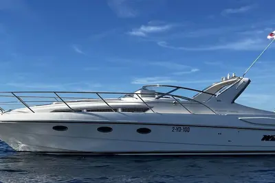 Image de Exclusive stay on a yacht in the old harbour in the center of Cannes