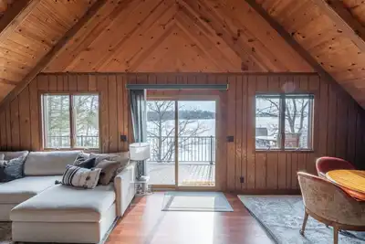 Image de Modern A-Frame Cabin with Amazing Sunrise Lake Views