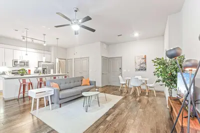 Image de Homey 2br suite close to Downtown w\/ fast WiFi