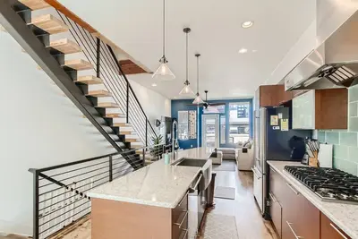 Image de Beautiful, Modern Pet-Friendly Downtown Executive Rental