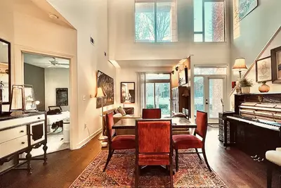 Image de Luxury townhome in the heart of Leawood\/Kansas City <br><br>