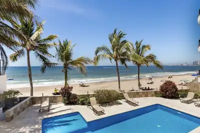 Image de Beachfront with 2 Bedrooms