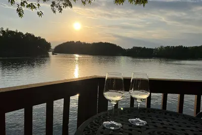 Image de Relax Lakefront: Incredible Panoramic Views & boat slip, 9 Miles to Clemson!