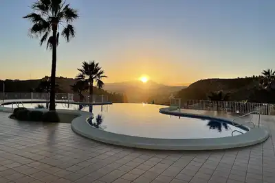 Peace, sun, breathtaking views & 7-minute drive to sea