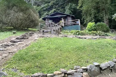 Image de 1930’s Log Cabin on Rushing Creek!