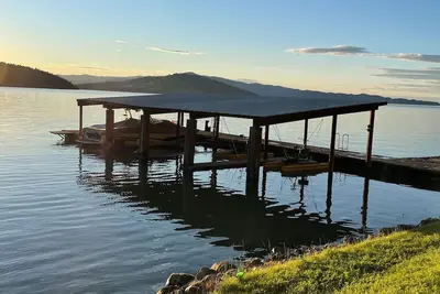 Image de Lazy B Lake House & Cabin on Flathead Lake, Waterfront with Tennis Court