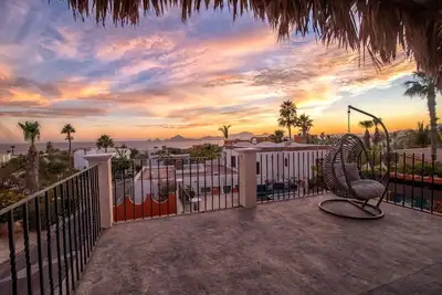Image de Traditional Mexican styled villa with spectacular views of Cabo´s famous arch