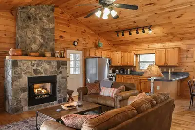 Image de Mountain Retreat Log Cabin in Waynesville near Asheville