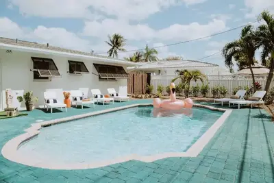 Image de Eclectic Pool & Tiki Oasis Minutes from the Beach