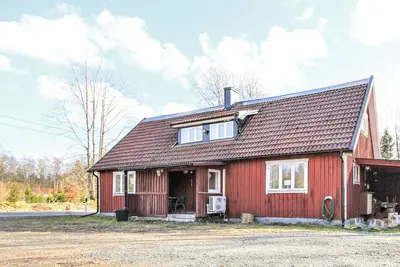 Image de Superbe maison de 3 chambres à Västra.