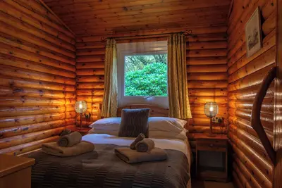 Image de Self-Catering log cabin near Plockton and the Isle of Skye secluded, well equipped and dog friendly.