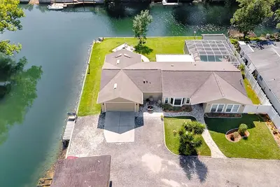 Image de Entire residence, single level home with abundant natural light for you to enjoy