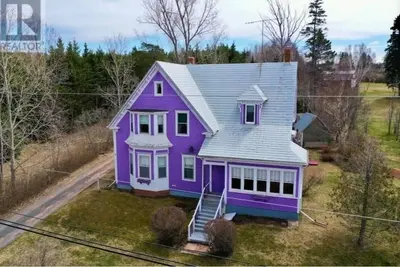 Image de Unique water front Heritage home located in Lower Montague