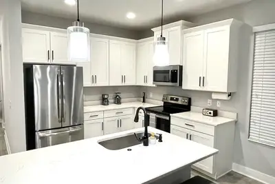 Image de Beautiful Home 5 miles from Beaches and Downtown