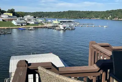 Image de Lake front with orovate dock located in same cove as Coconuts! ! !