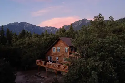 Image de Secluded 1 acre Mountain Home - Hot Tub, 3 Decks & Direct National Forest Access