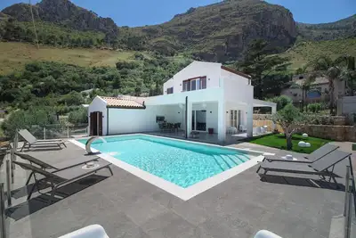 Image de Www. Baglioridisicilia. Com - Last Minute March\/April - Luxury Villas With Pool! ! !