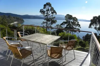 Image de Exquisite Coastal Retreat: Waterfront Coningham Oasis near Bruny & Hobart