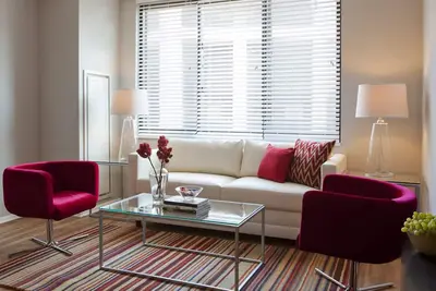 Image de Stylish White Plains 2 Bedroom, 5-Min Walk to Metr