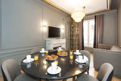 Image de A Luxurious 3-Br apartment in the Champs Elysées